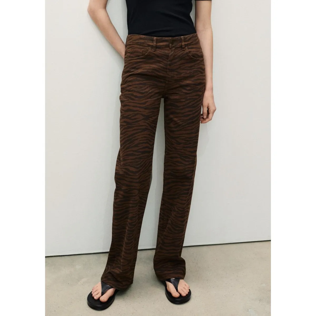 MANGO - Jean Straight Tiro Alto Mujer Mango.