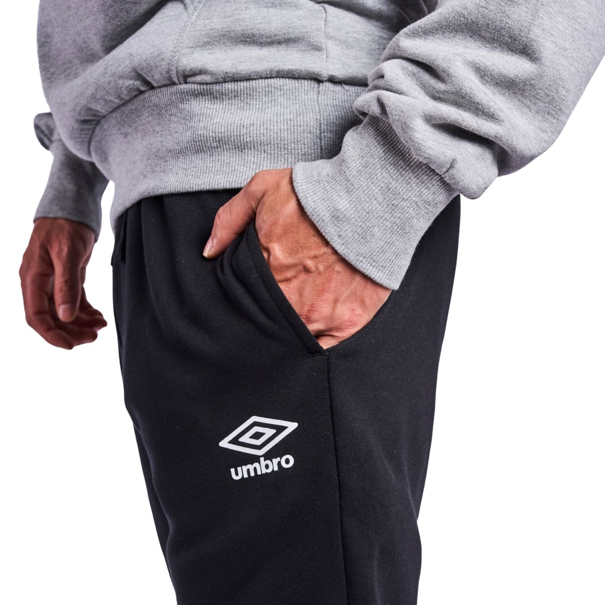 UMBRO - Jogger Regular Hombre Essential Umbro