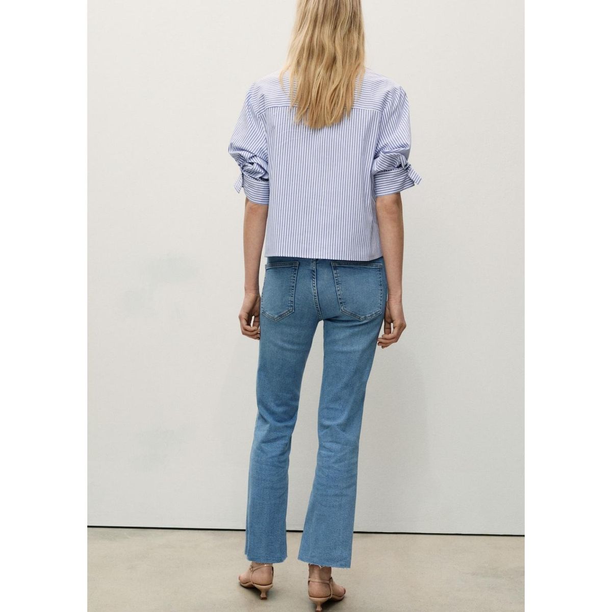 MANGO - Jean Flare Tiro Alto Mujer Mango.