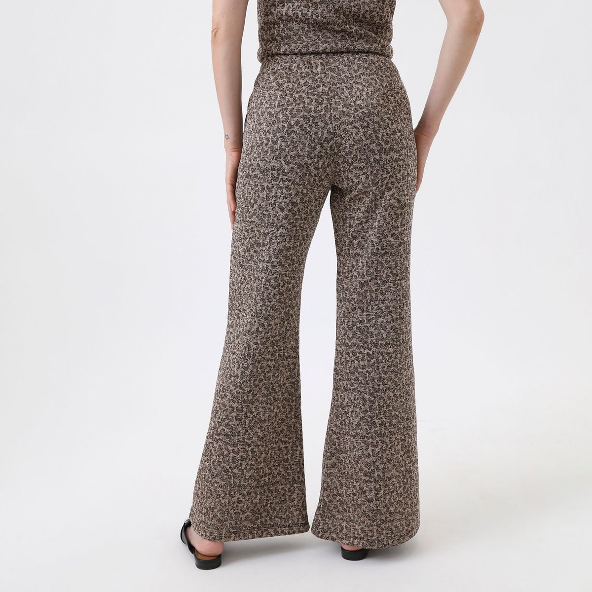 APOLOGY - Pantalón Flare Casual Mujer Apology x Viviana Rivas Plata