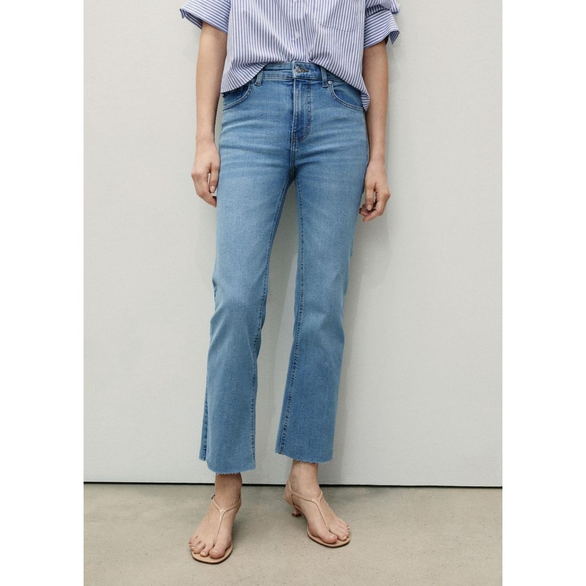 MANGO - Jean Flare Tiro Alto Mujer Mango.