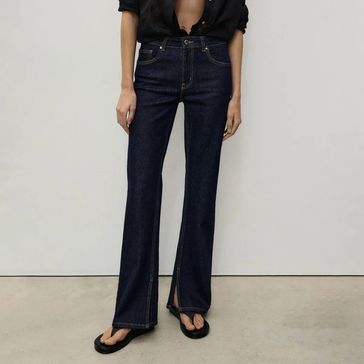 MANGO - Jean Flare Tiro Alto Mujer Mango.