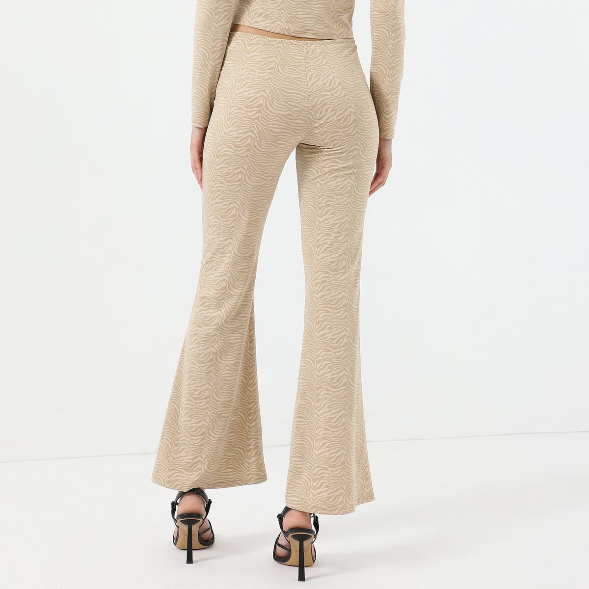 MOSSIMO - Pantalón Flare Con Arruche