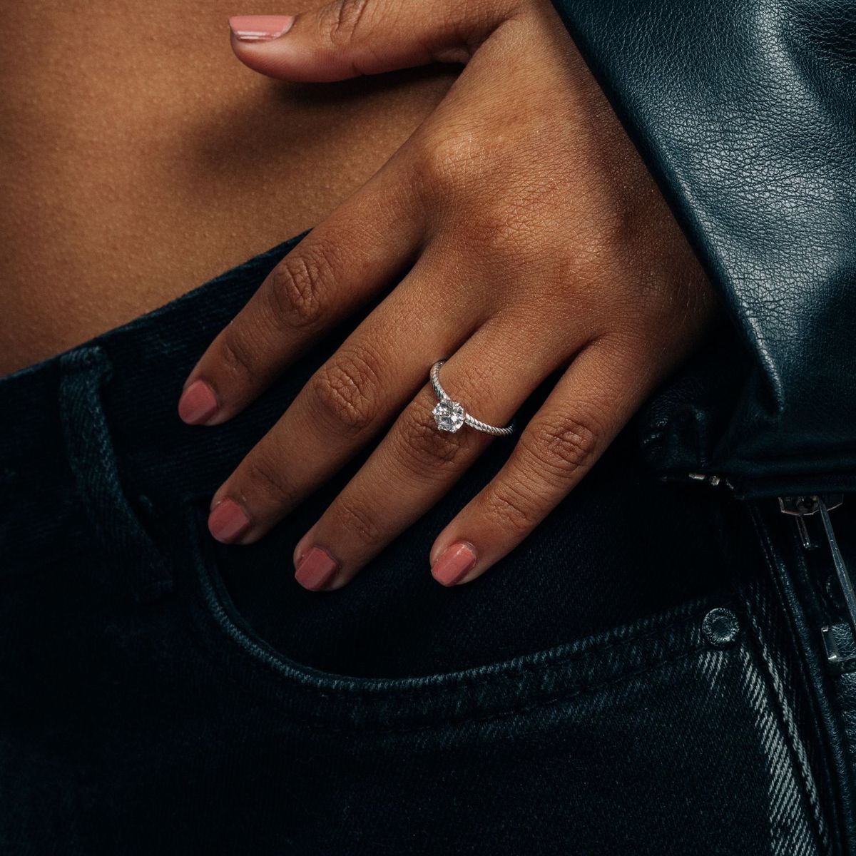 MAISHA - Anillo de Compromiso con relieve Plata 925