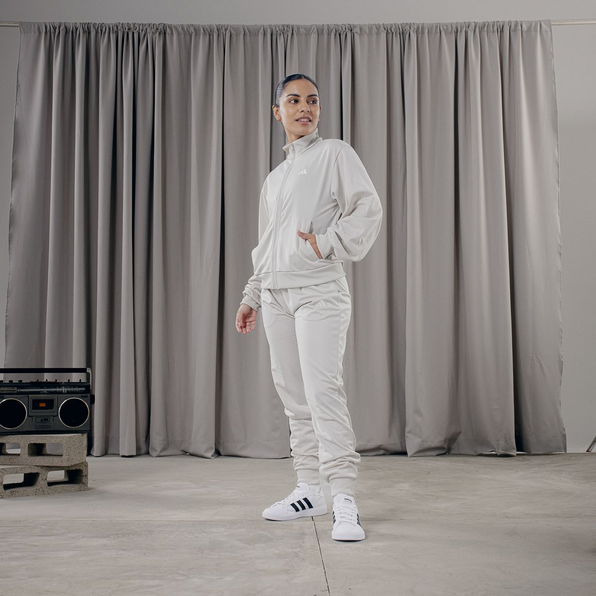 ADIDAS - Buzos Deportivos Mujer Adidas Essentials Feelcozy