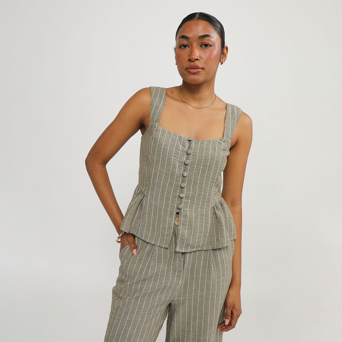 BASEMENT - Top Sin Mangas Mujer Basement