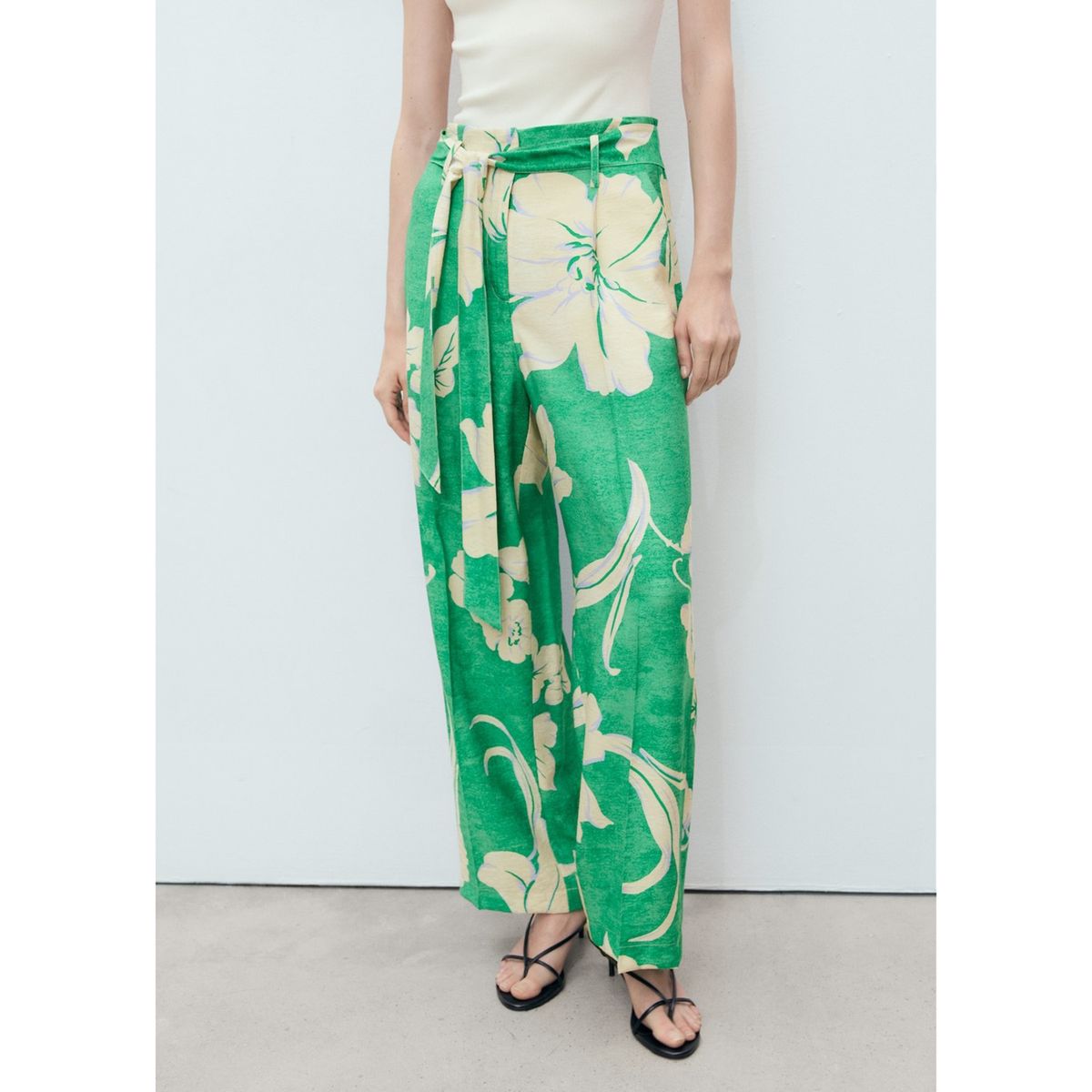 MANGO - Pantalón Fluido Tiro Alto Mujer Mango.