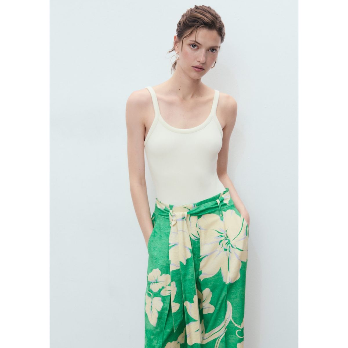 MANGO - Pantalón Fluido Tiro Alto Mujer Mango.