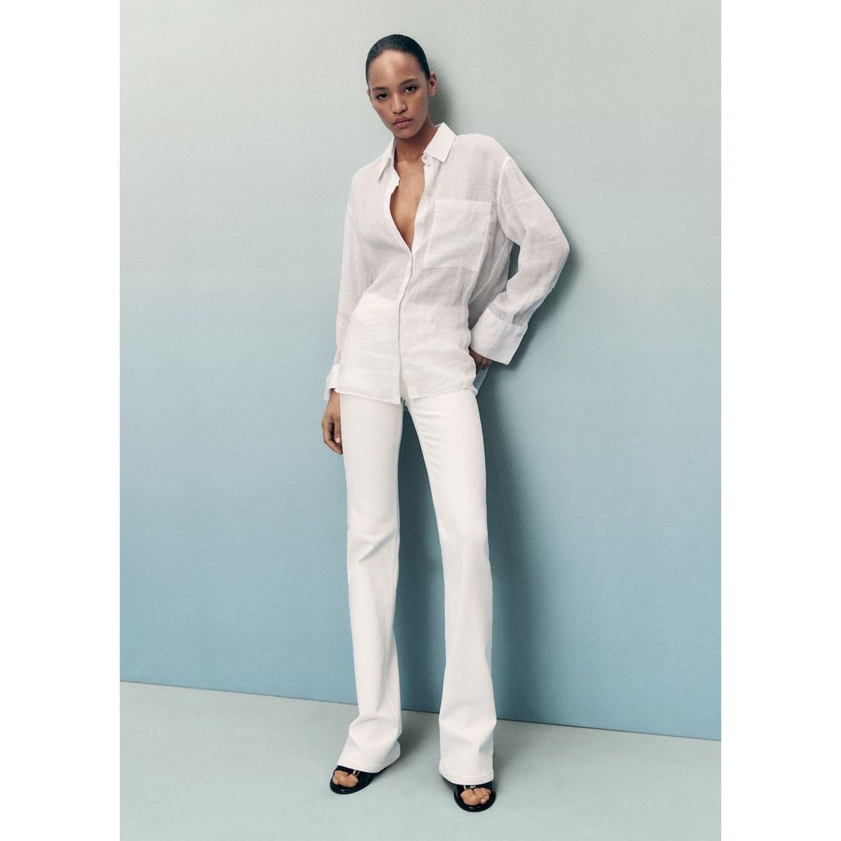 MANGO - Jean Flare Tiro Medio Mujer Mango