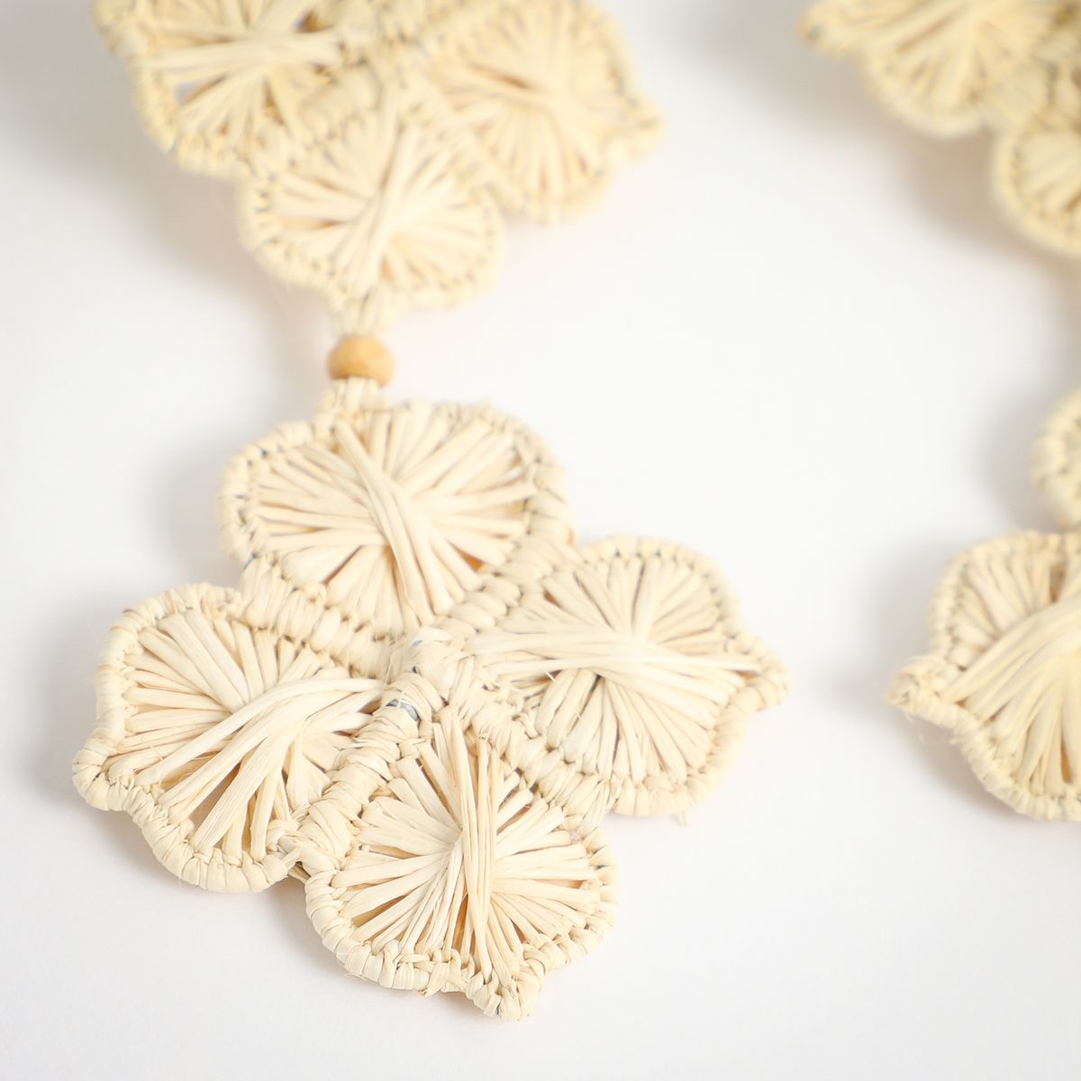 CAPITTANA - Aretes Cortos Flor Natural Mujer Capittana X Falabella