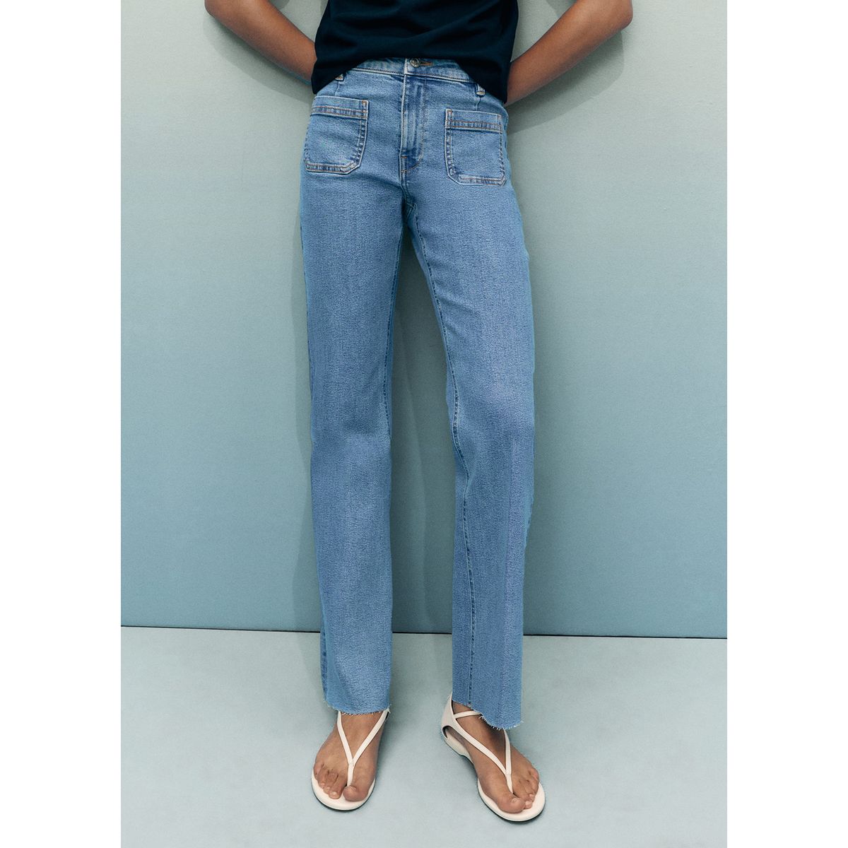 MANGO - Jean Flare Tiro Medio Mujer Mango