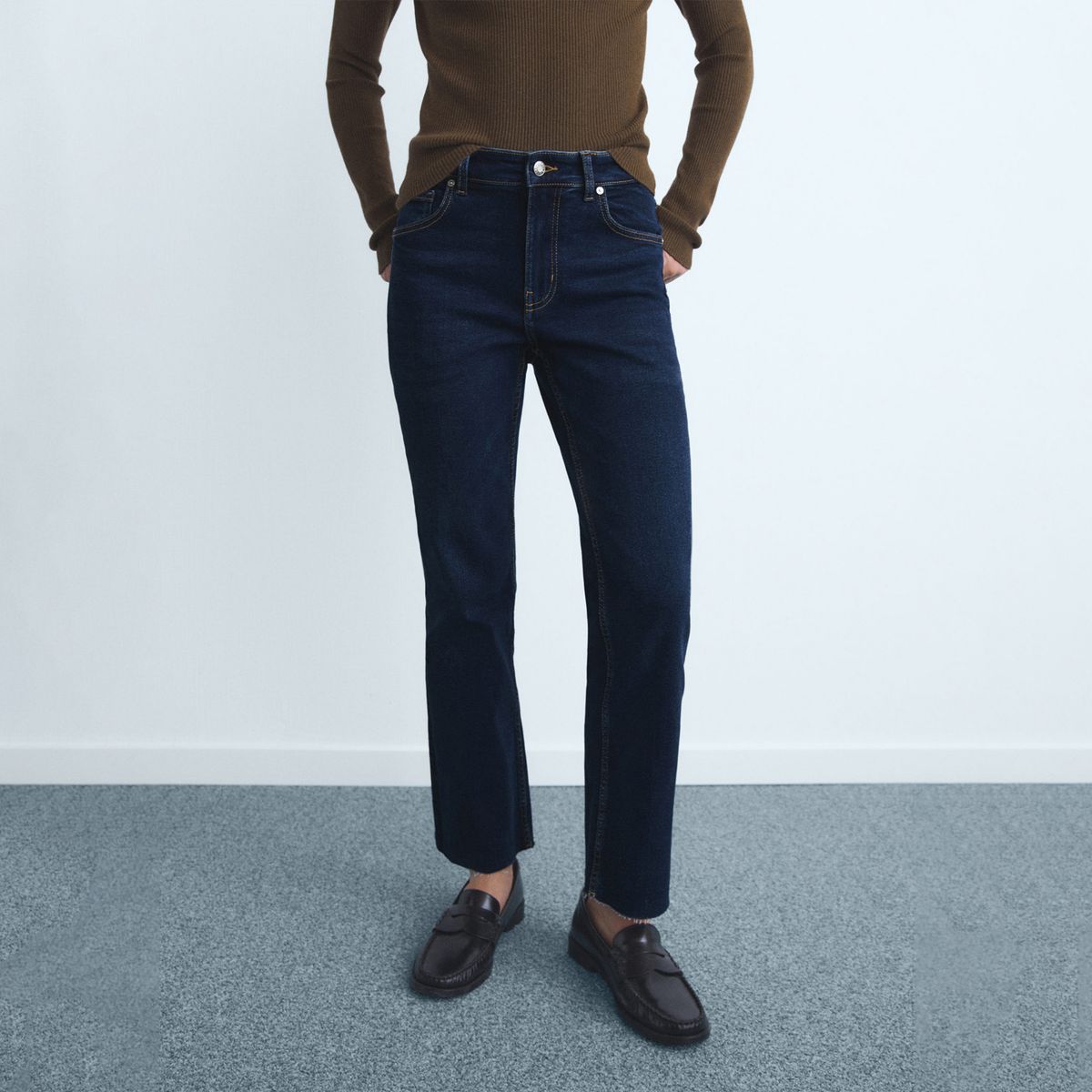 MANGO - Jean Flare Tiro Medio Mujer Mango