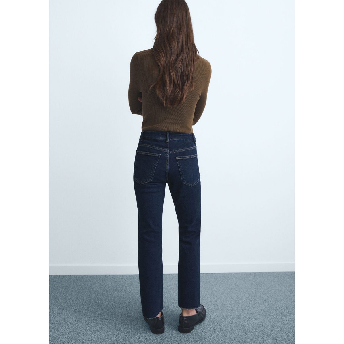 MANGO - Jean Flare Tiro Medio Mujer Mango