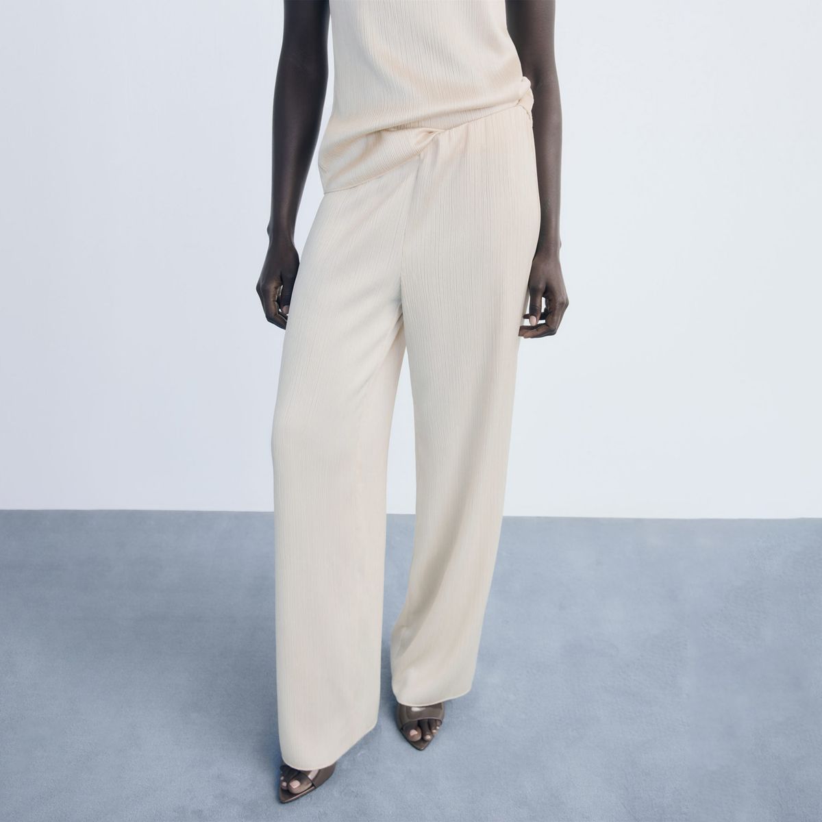 MANGO - Patalón Fluido Tiro Medio Mujer Mango