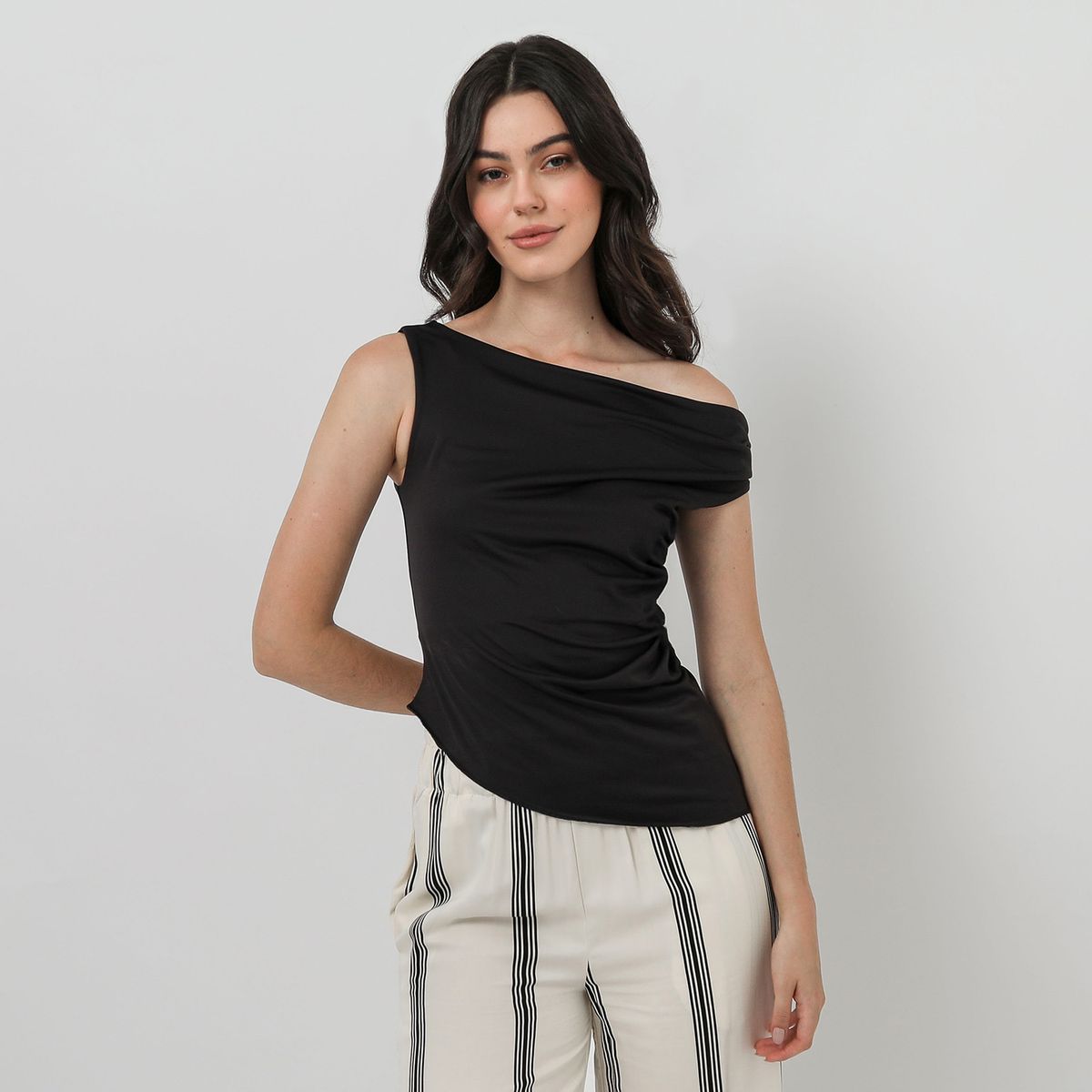 BASEMENT - Top Asimetrico Mujer Basement