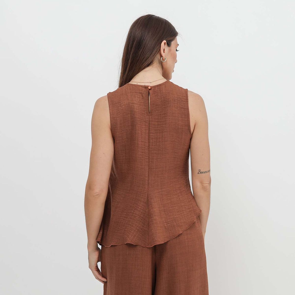 BASEMENT - Top Sin Mangas Mujer Basement