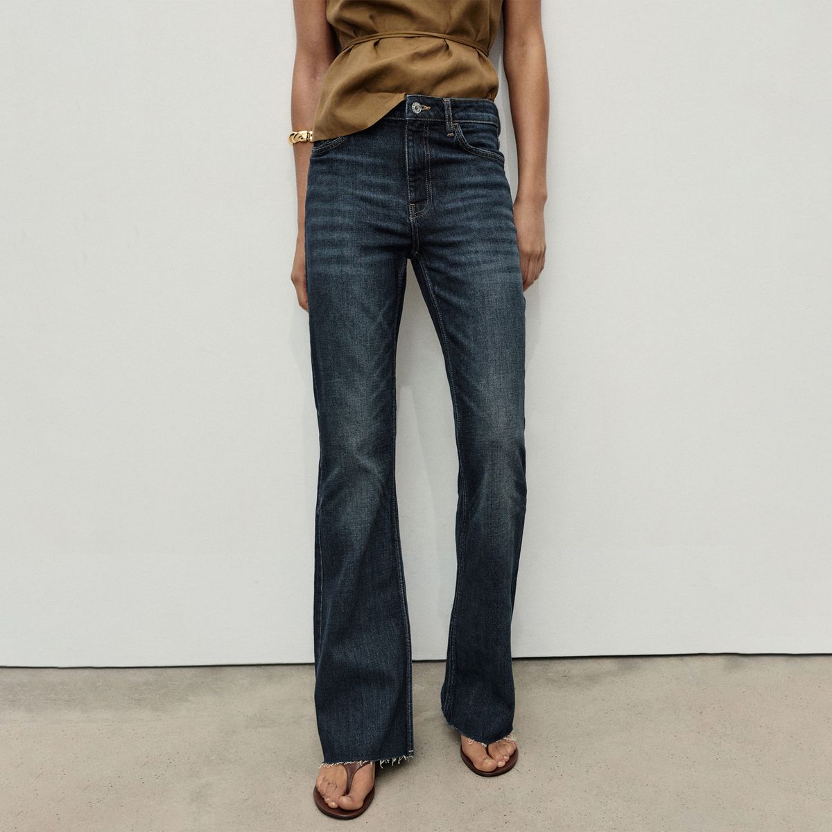 MANGO - Jean Flare Tiro Medio Mujer Mango