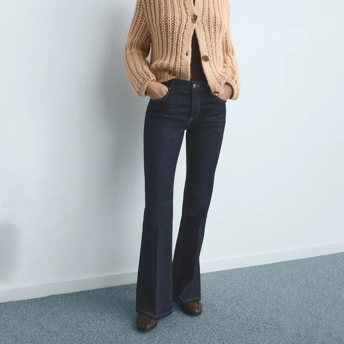 MANGO - Jean Flare Tiro Alto Mujer Mango