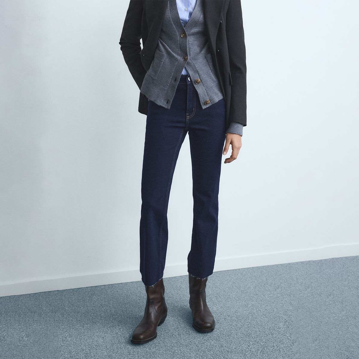 MANGO - Jean Flare Tiro Medio Mujer Mango