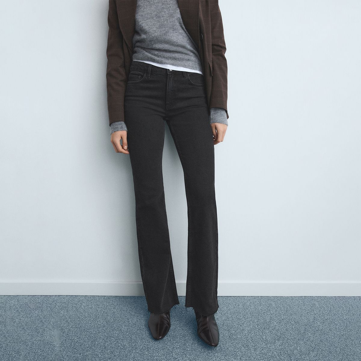 MANGO - Jean Flare Tiro Medio Mujer Mango