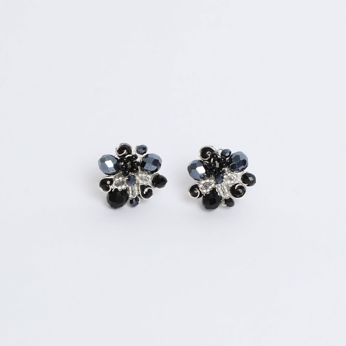 ROXANA PARDO - Arete Pegado Basement X Roxana Pardo