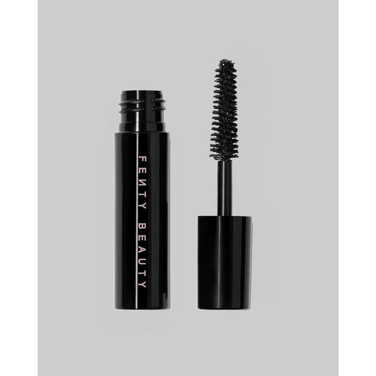 FENTY BEAUTY - Hella Thicc Blue Mini Fb Cuz Im Black
Máscara De Pestañas