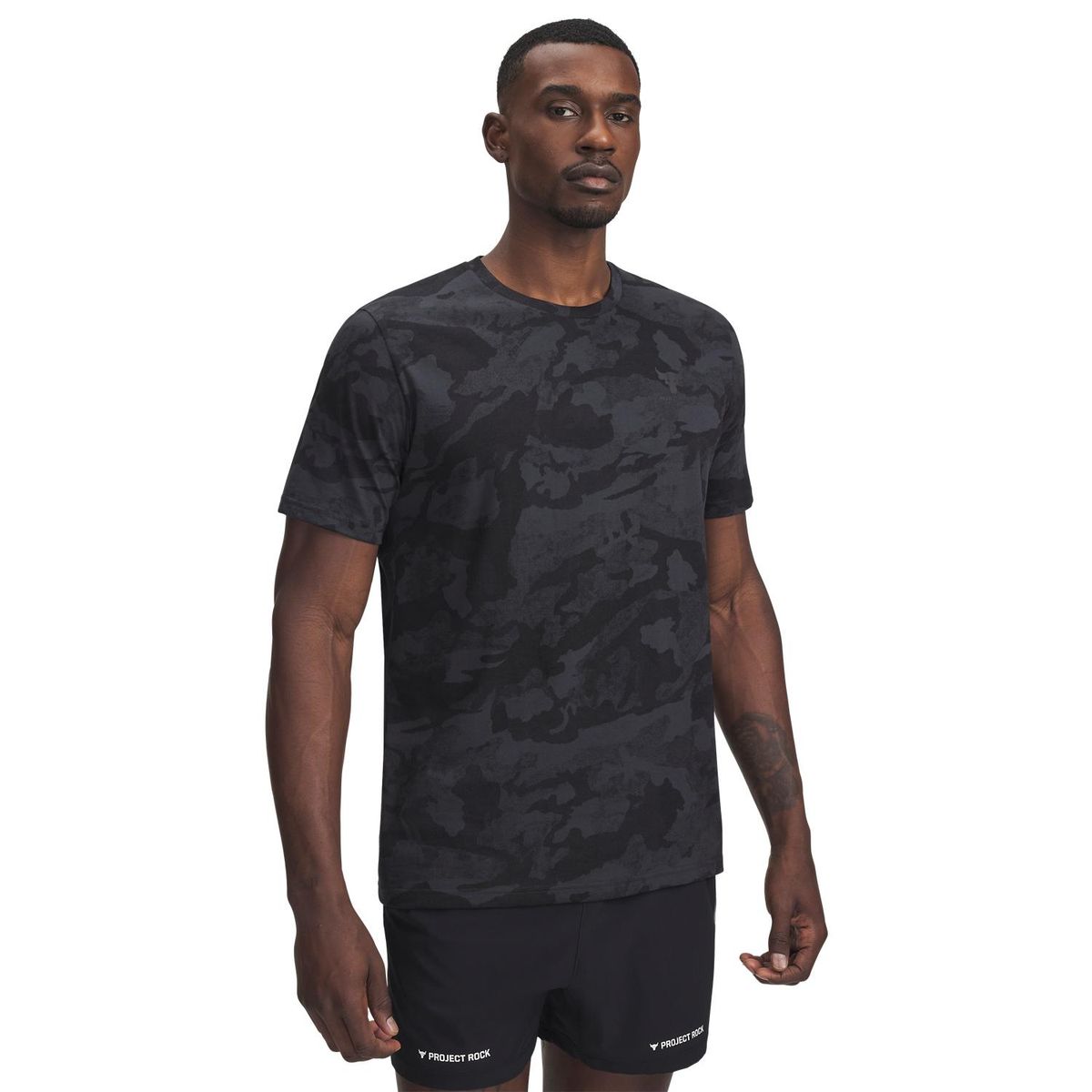 UNDER ARMOUR - Camiseta Manga Corta Project Rock Wire Hombre Under Armour