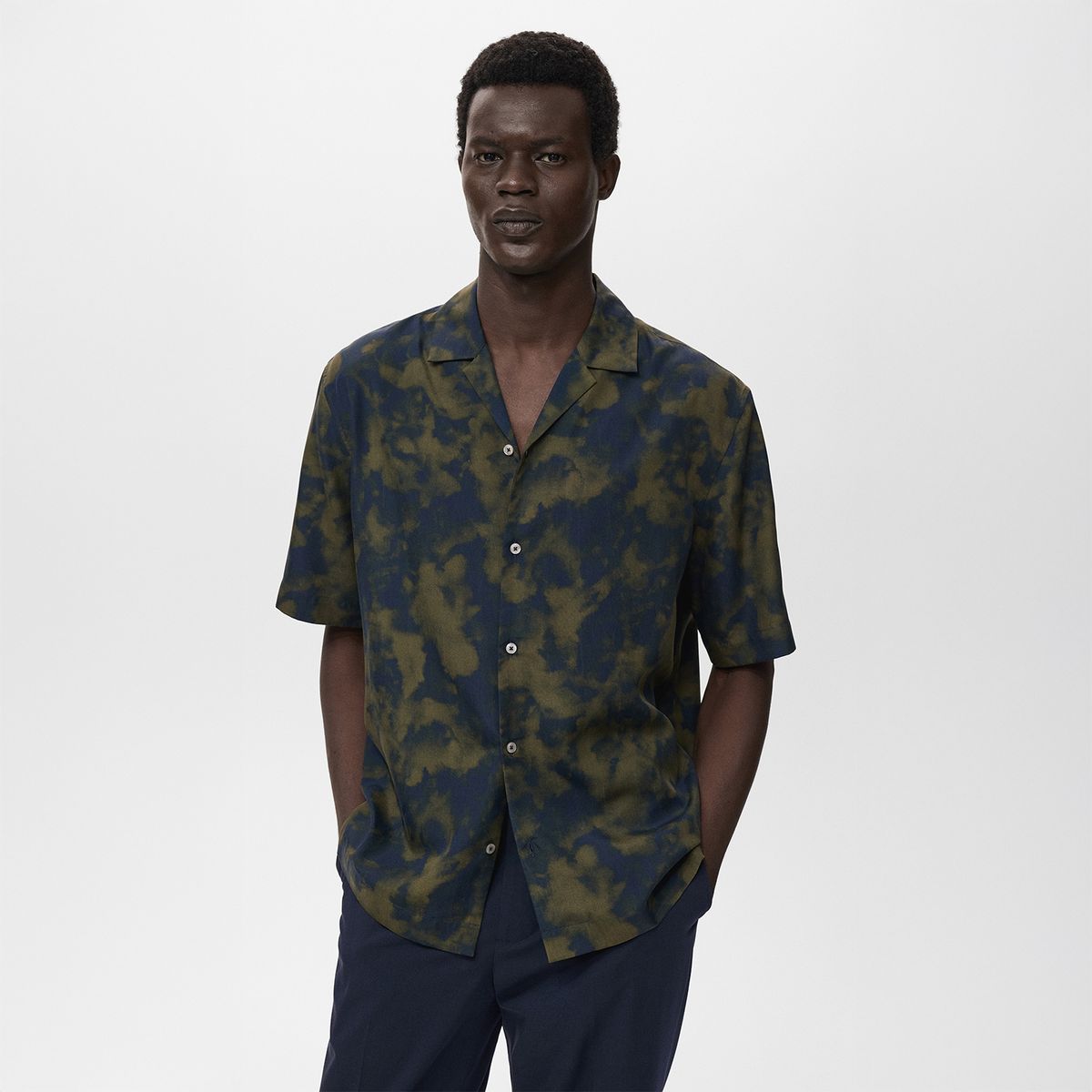 MANGO - Camisa Regular Fit Fluída Estampada Mango Man