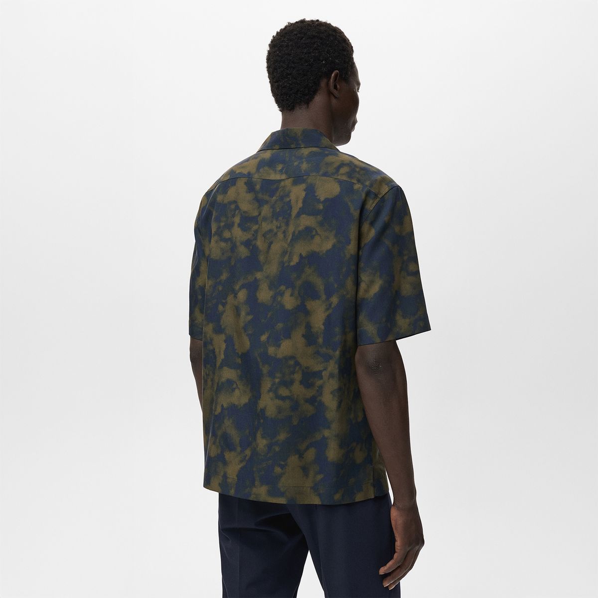 MANGO - Camisa Regular Fit Fluída Estampada Mango Man