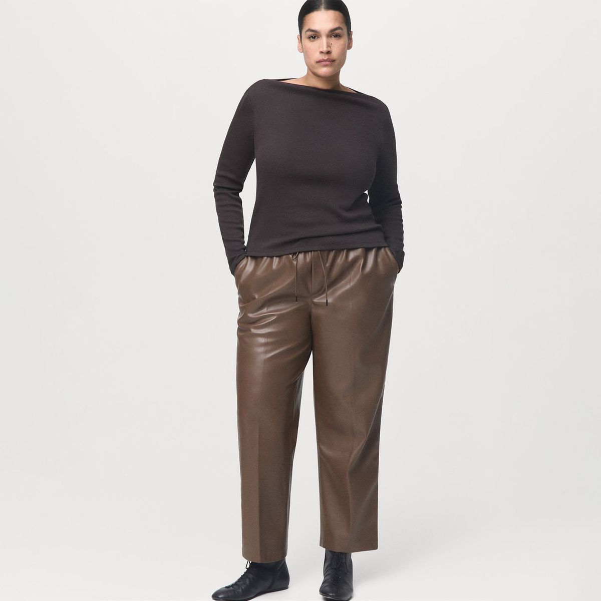 MANGO - Pantalón Straight Efecto Piel Mujer Mango