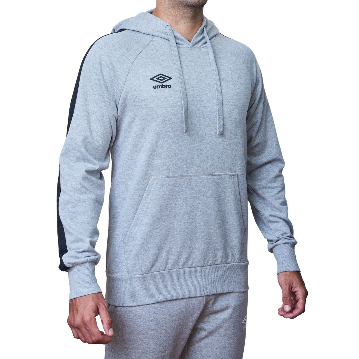 UMBRO - POLERA REGULAR ESSENTIAL KSSLH04-GMBM HOMBRE UMBRO