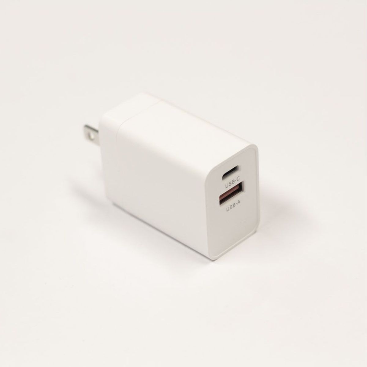 PHILCO - Cargador de pared PHILCO PD33W USB A + Tipo C  FLP4333A WH Blanco