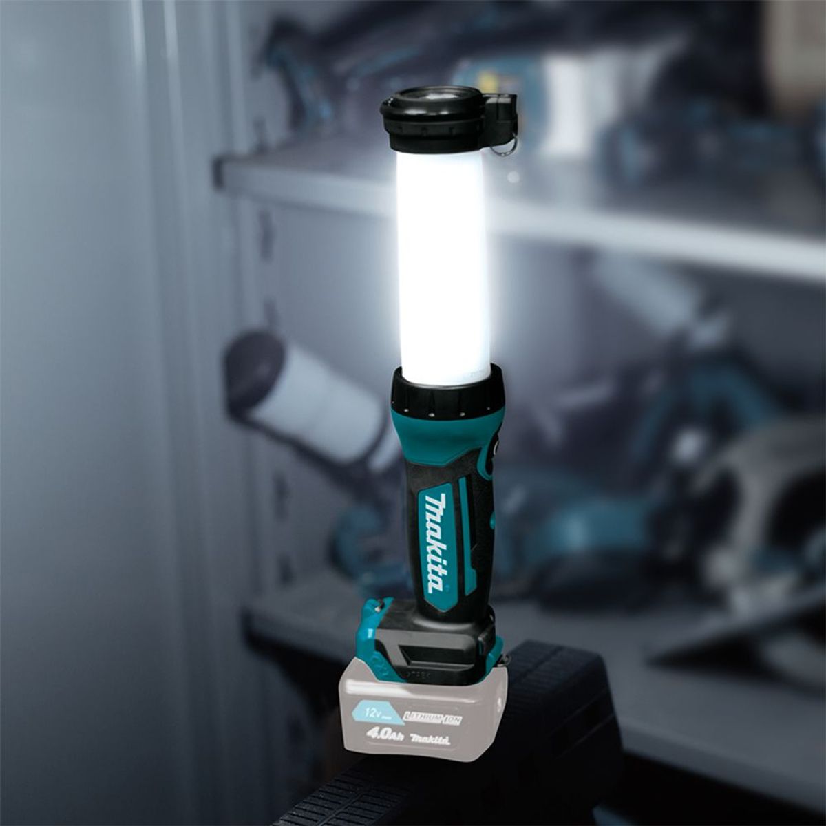MAKITA - Linterna Makita ML104 CXT LED 12V 710 Lúmenes Tipo Farol