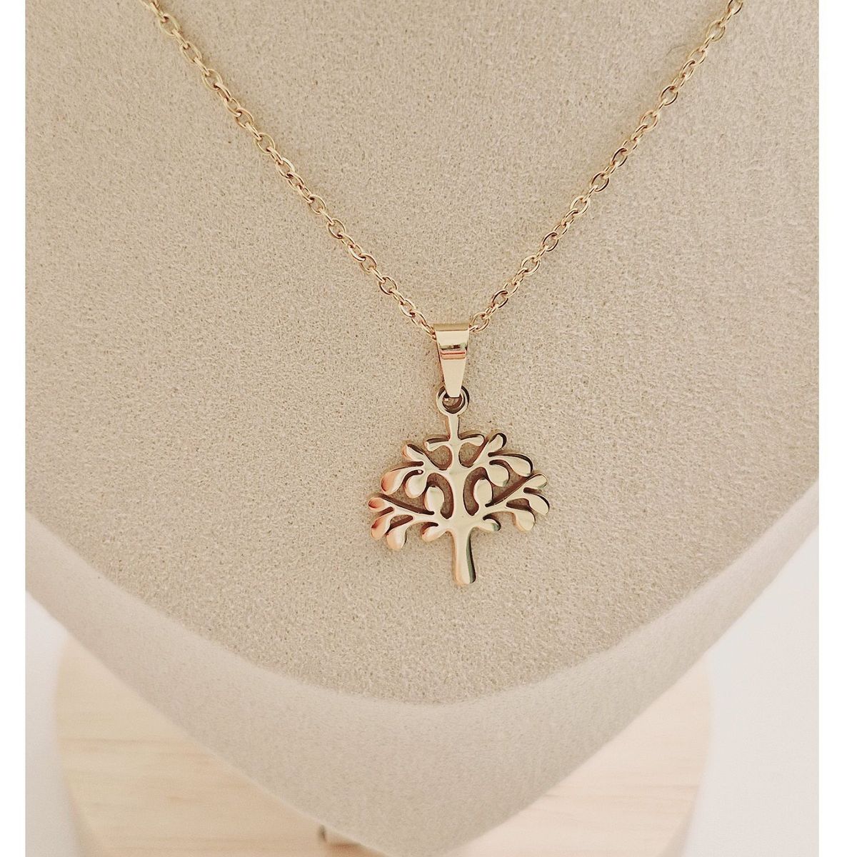 FERNANDA ROMERO JOYAS Y ACCESORIOS - Set Collar y Aretes Arbol de la vida - Acero Dorado - Lindo