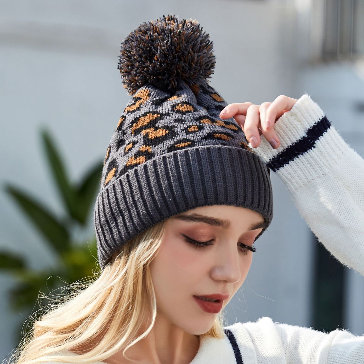 KAST PE - Leopard Print Beanie Chullo Para Mujer - Gris oscuro