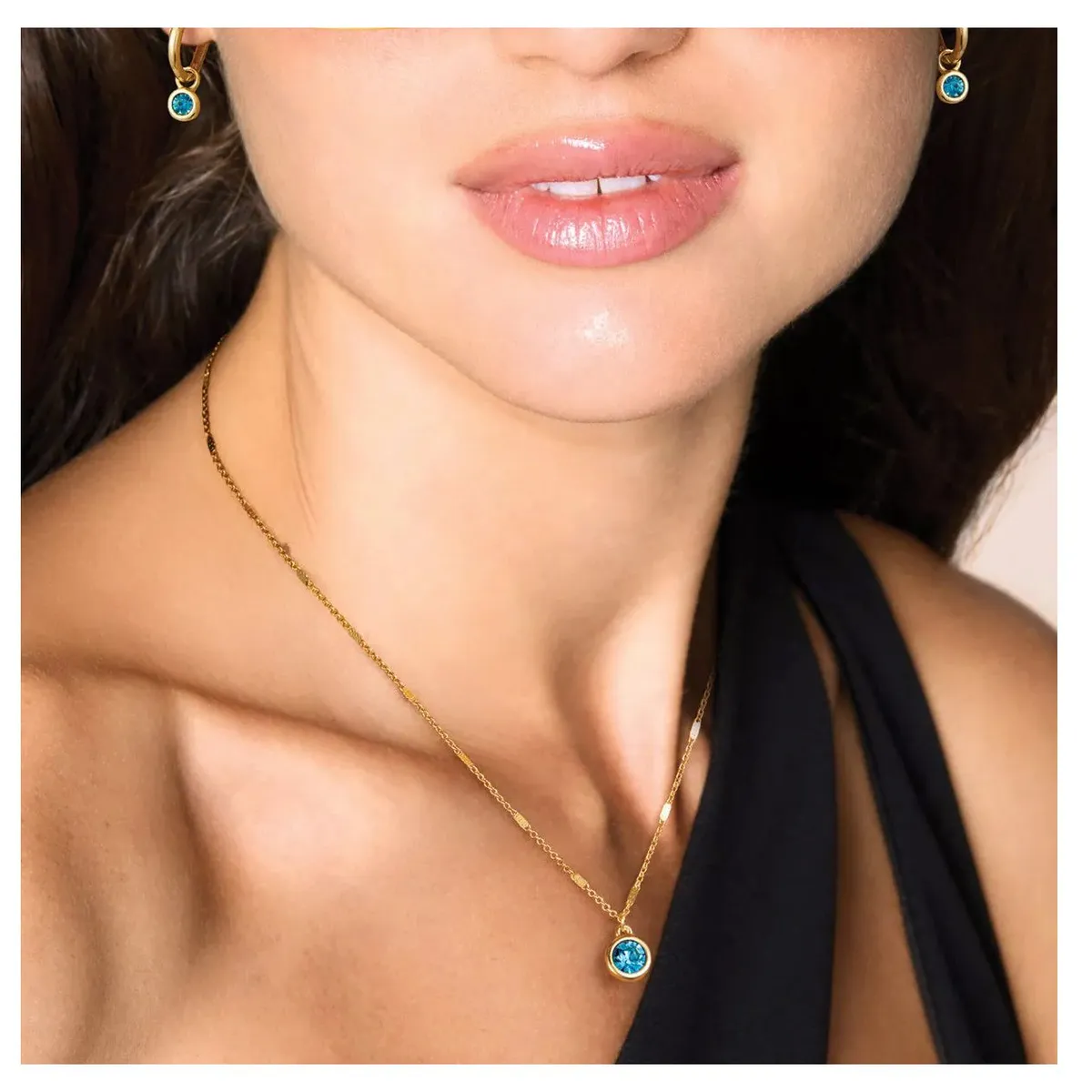 ESIKA - Set Collar + Aretes Esmeralda Mayo Baño de Oro 24k y Cristales