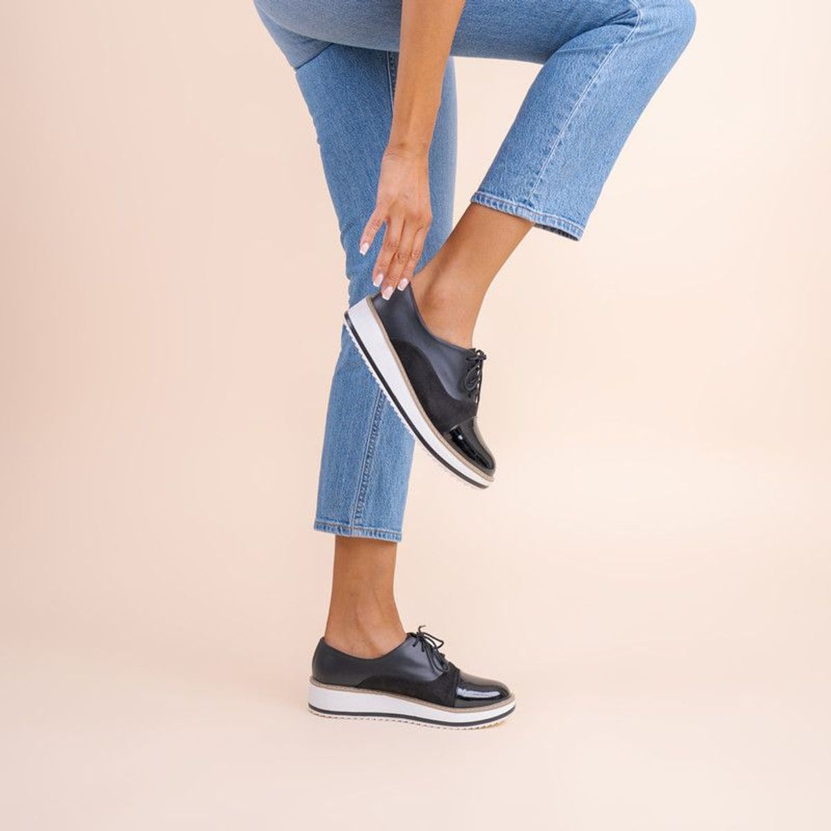 KAWKI - ZAPATOS DE MUJER OXFORD DIVERSION NEGRO PUNTA CHAROL