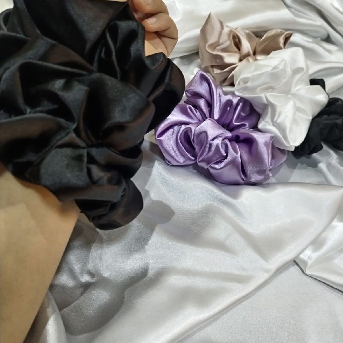 GENERICO - SCRUNCHIES COLETEROS PARA EL CABELLO  PACK DE 3 UNIDADES NEGRO