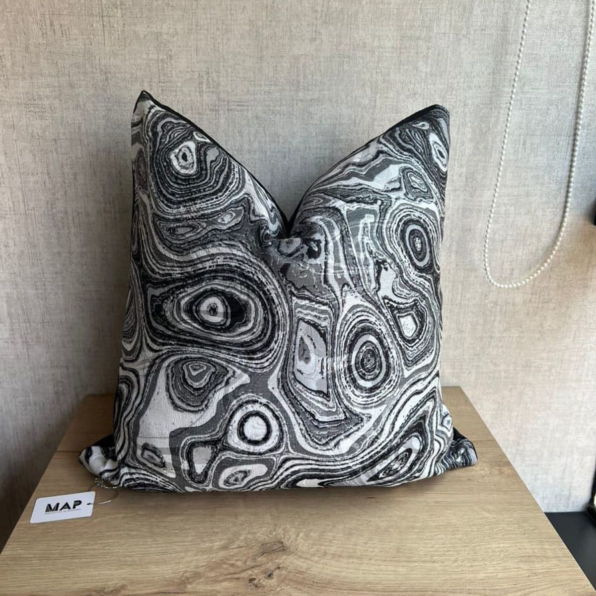 MAP DESIGN HOME - Funda De Cojin Marble Black Satin 45 x 45 cm