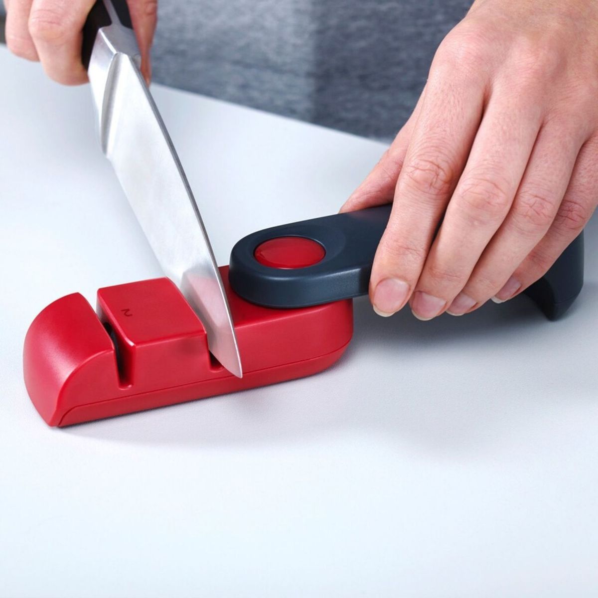 CRATE & BARREL - Afilador de Cuchillos Rota JOSEPH JOSEPH