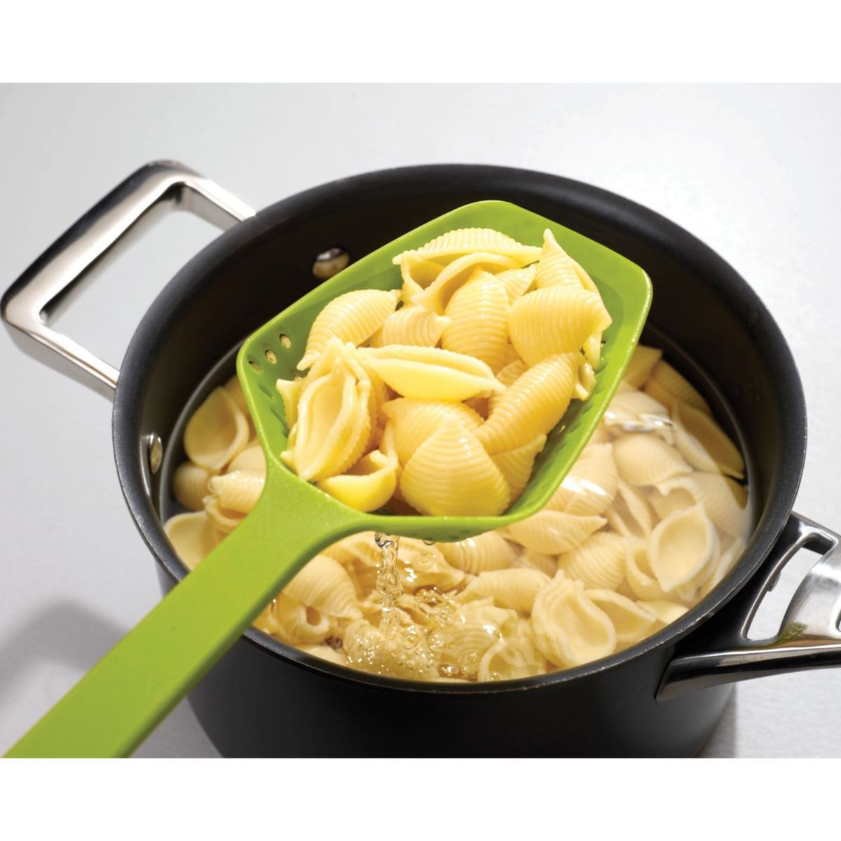 CRATE & BARREL - Cucharón Colador Grande Verde JOSEPH JOSEPH