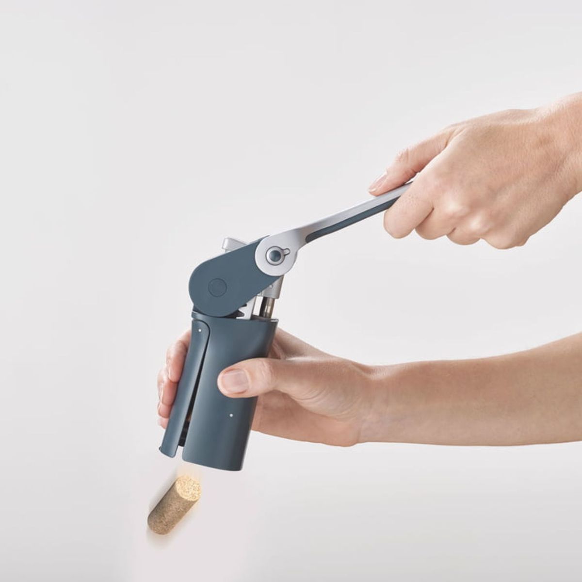 CRATE & BARREL - Sacacorcho de Palanca Barwise JOSEPH JOSEPH