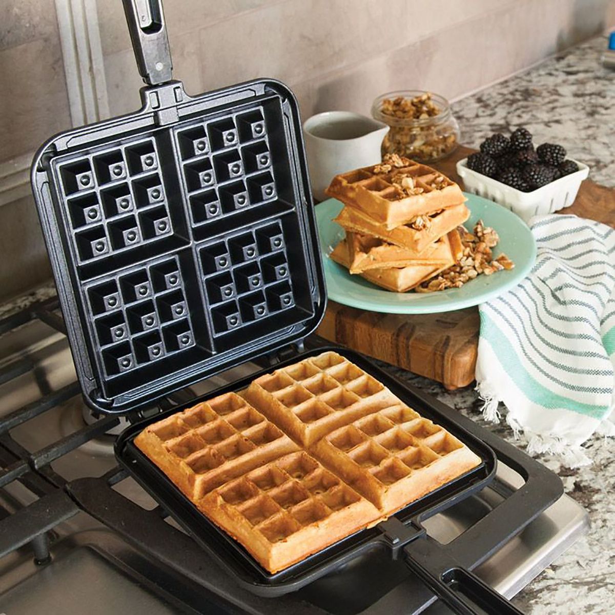 CRATE & BARREL - Wafflera Original para Cocina NORDIC WARE