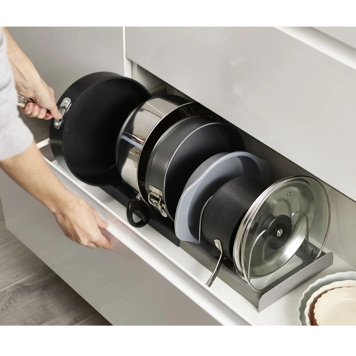 CRATE & BARREL - Organizador Extensible para Ollas JOSEPH JOSEPH