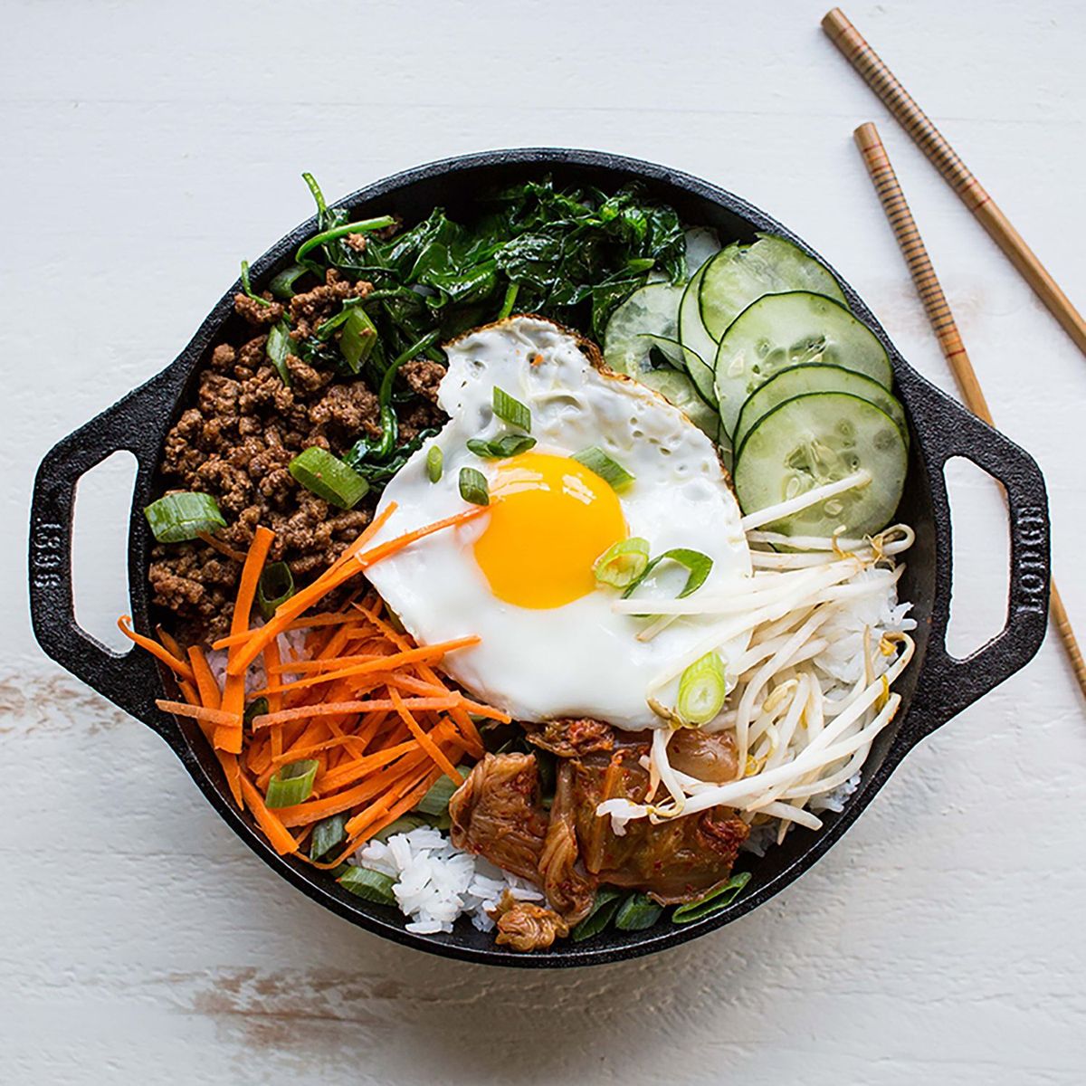 CRATE & BARREL - Mini Wok 9in LODGE