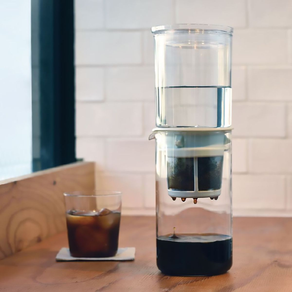 CRATE & BARREL - Cafetera Water Dripper Drop HARIO