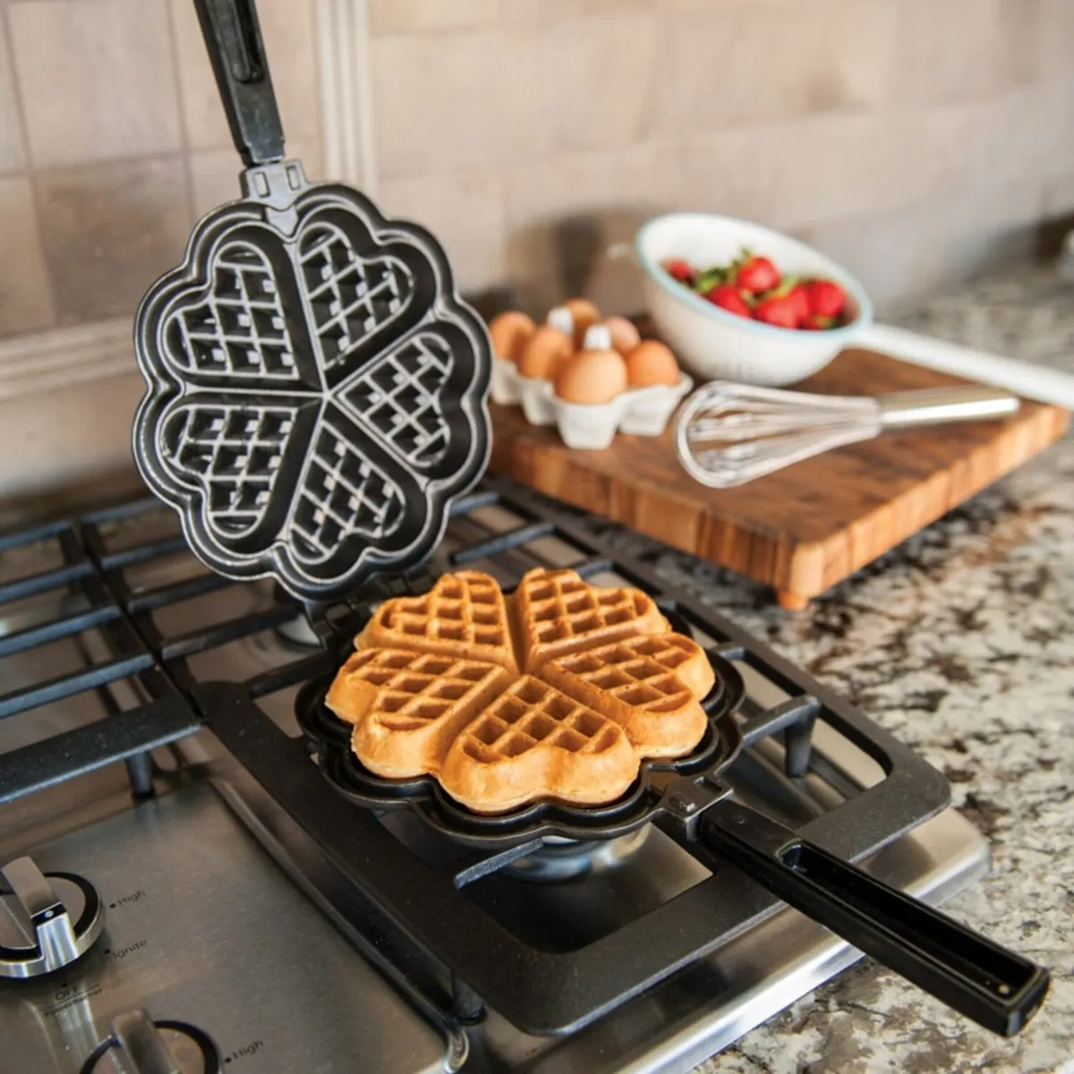 CRATE & BARREL - Sartén Para Waffles Sweetheart NORDIC WARE