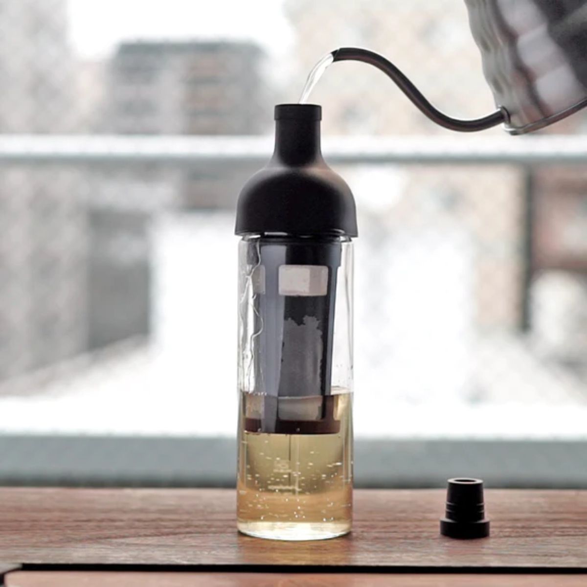 CRATE & BARREL - Botella Para Cold Brew Negra 650ml HARIO