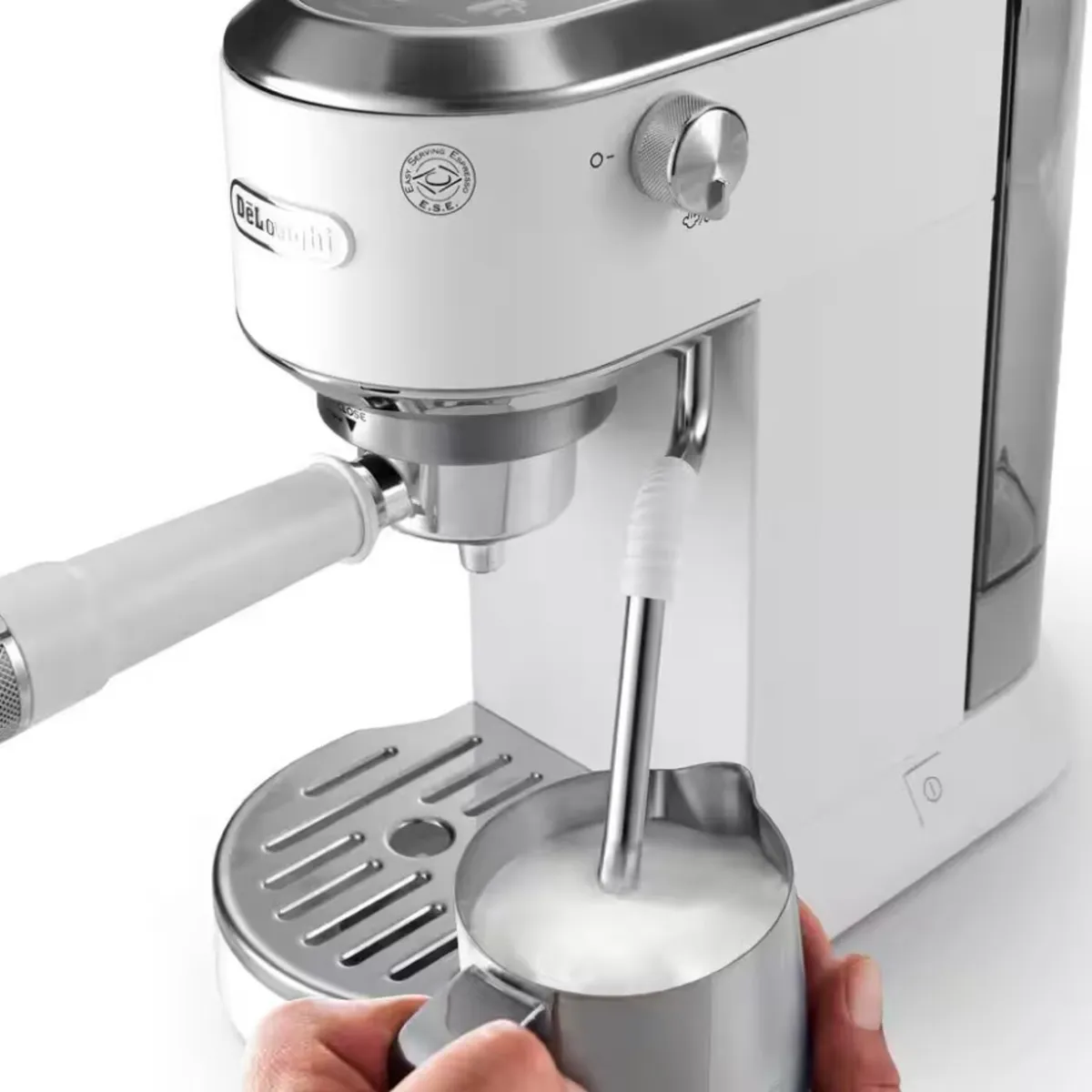 CRATE & BARREL - Cafetera Dedica Duo Blanca Cold Extraction Delonghi