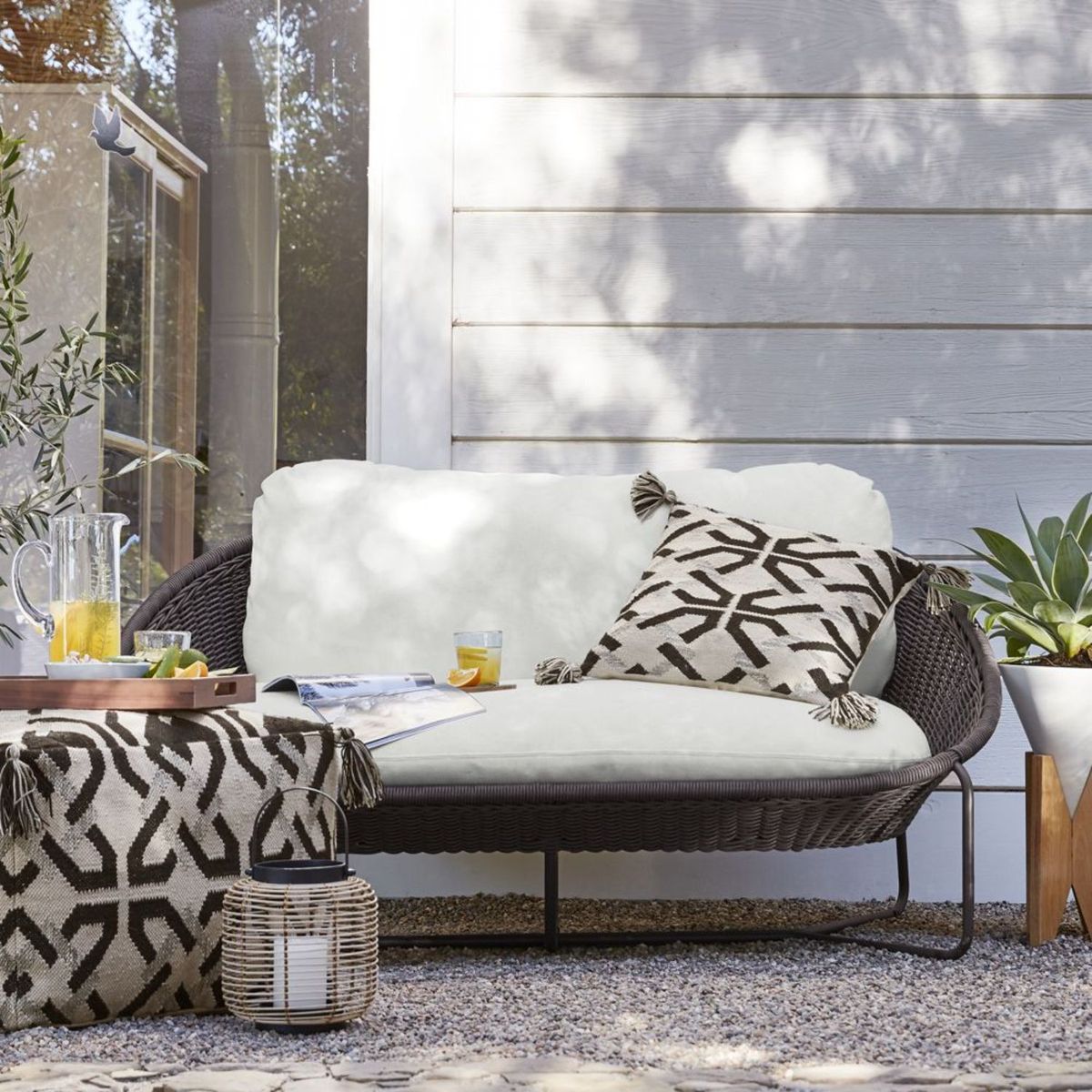 CRATE & BARREL - Farol Brigton para Exteriores